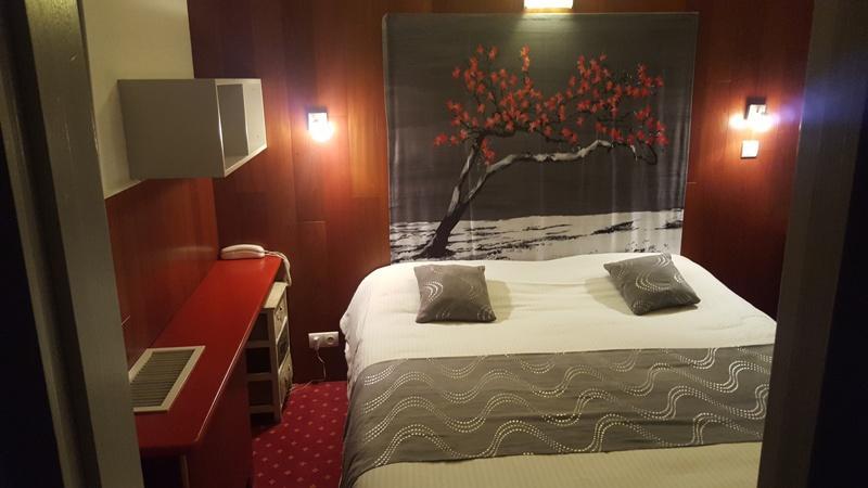 Logis Hotel Horus Restaurant Les Bruyeres Toulenne Esterno foto
