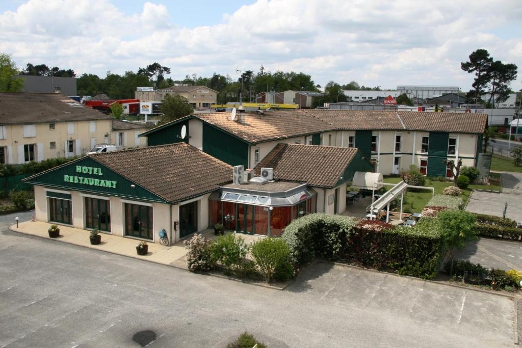 Logis Hotel Horus Restaurant Les Bruyeres Toulenne Esterno foto