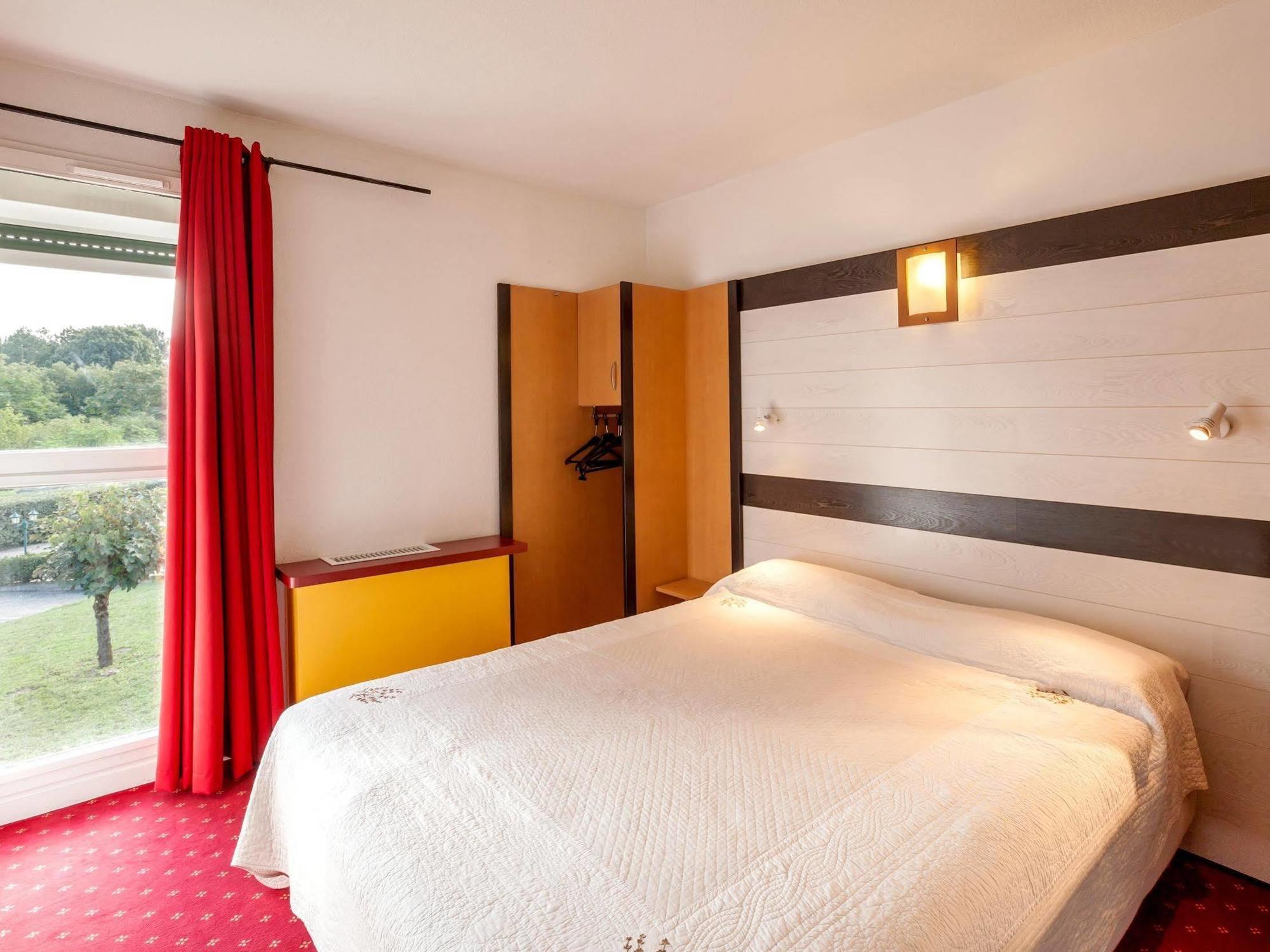 Logis Hotel Horus Restaurant Les Bruyeres Toulenne Esterno foto