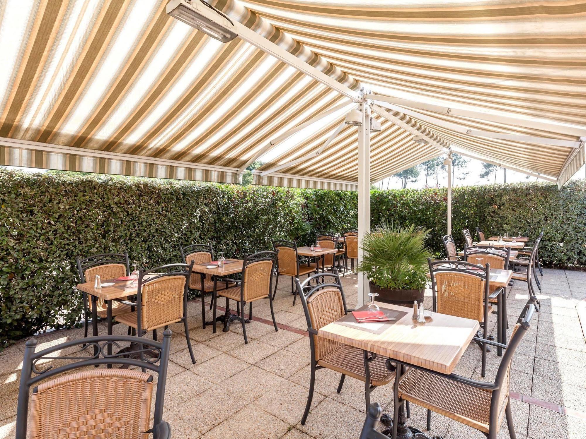 Logis Hotel Horus Restaurant Les Bruyeres Toulenne Esterno foto