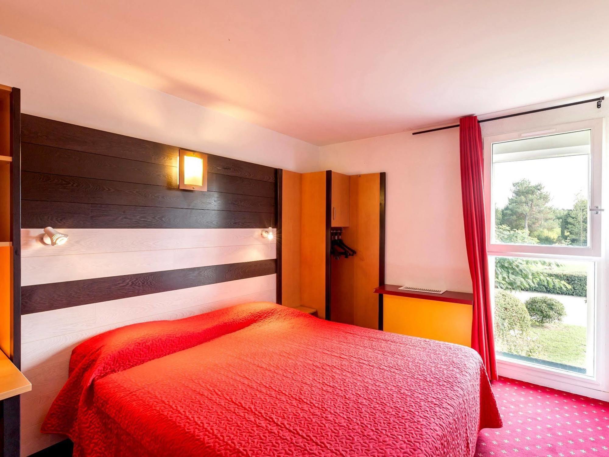 Logis Hotel Horus Restaurant Les Bruyeres Toulenne Esterno foto