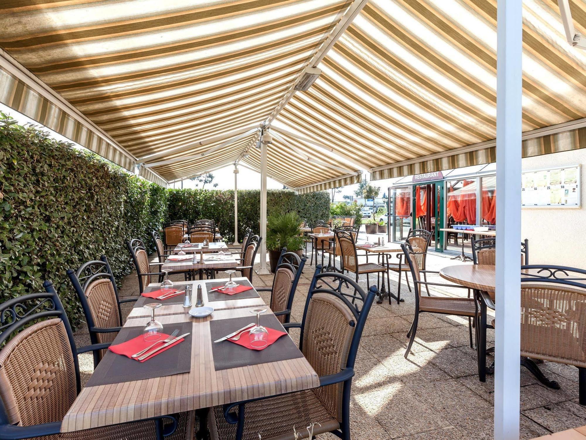 Logis Hotel Horus Restaurant Les Bruyeres Toulenne Esterno foto