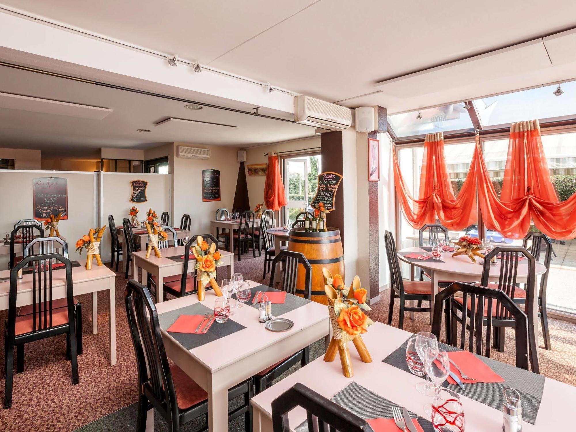 Logis Hotel Horus Restaurant Les Bruyeres Toulenne Esterno foto