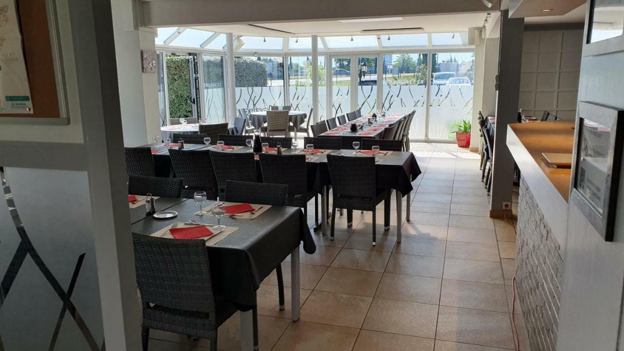 Logis Hotel Horus Restaurant Les Bruyeres Toulenne Esterno foto