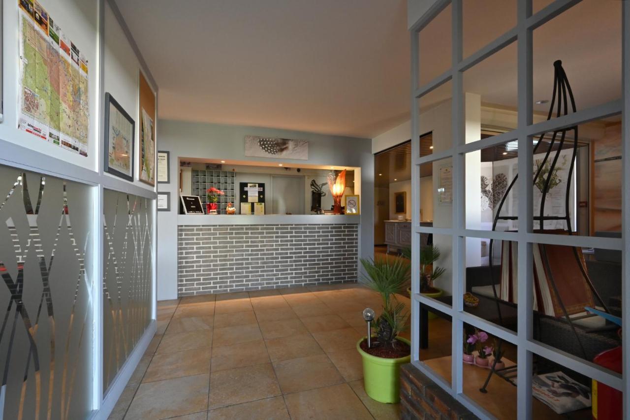 Logis Hotel Horus Restaurant Les Bruyeres Toulenne Esterno foto