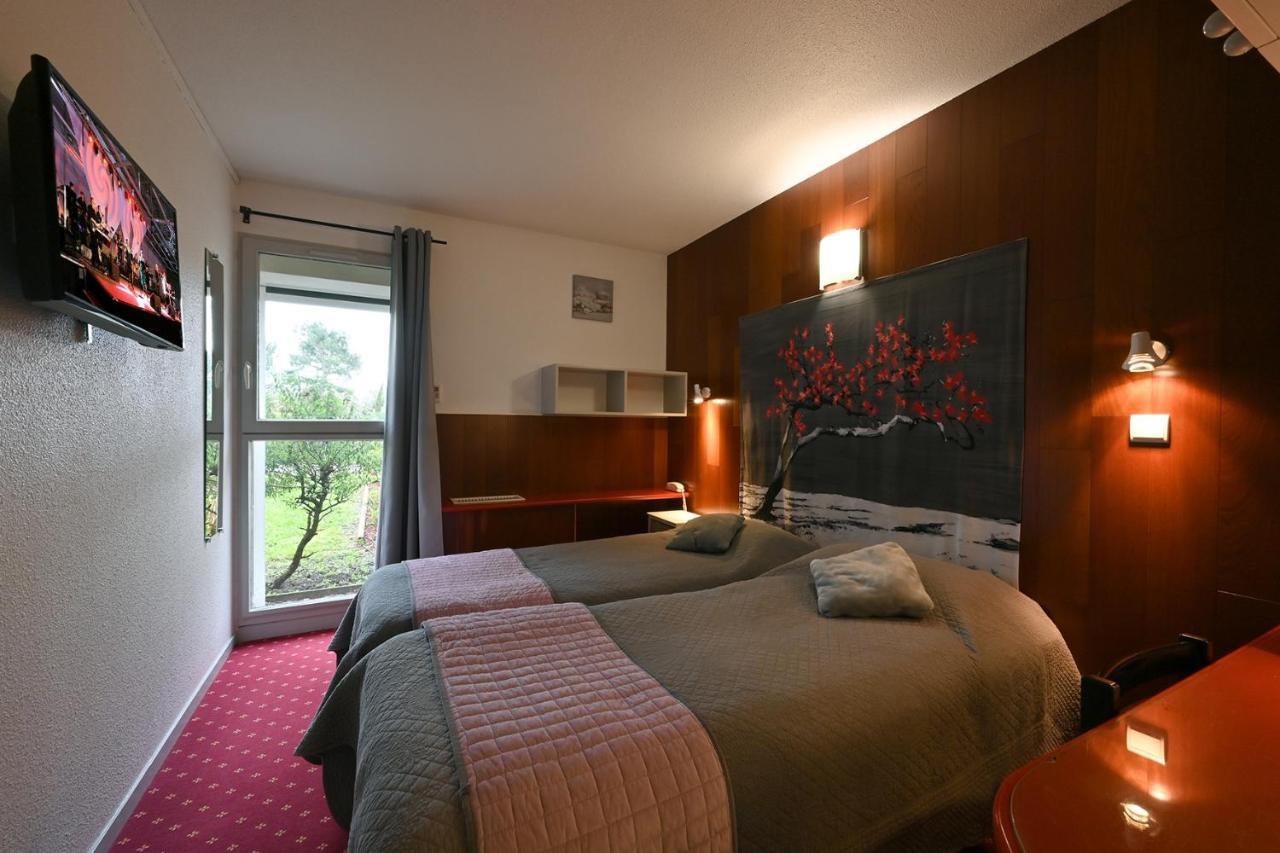Logis Hotel Horus Restaurant Les Bruyeres Toulenne Esterno foto
