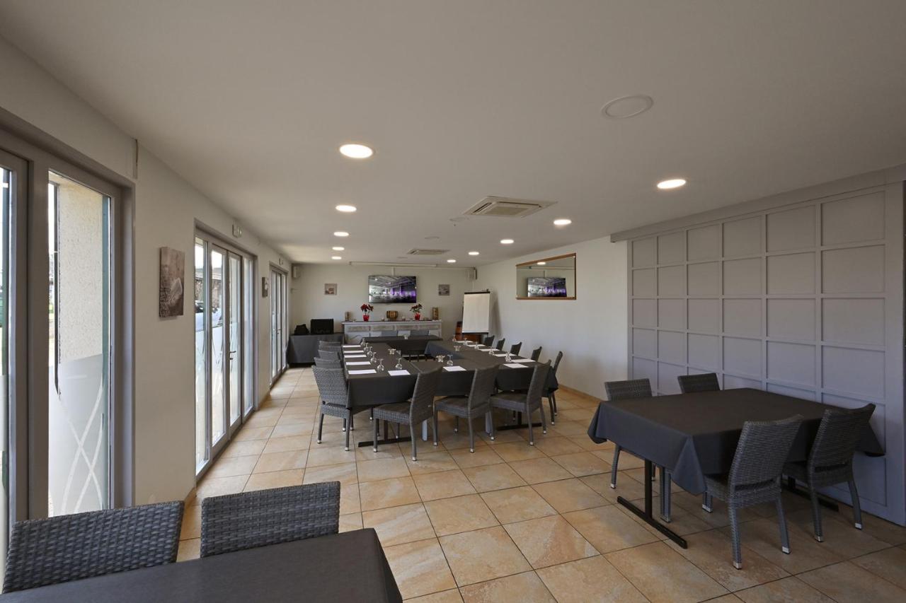 Logis Hotel Horus Restaurant Les Bruyeres Toulenne Esterno foto
